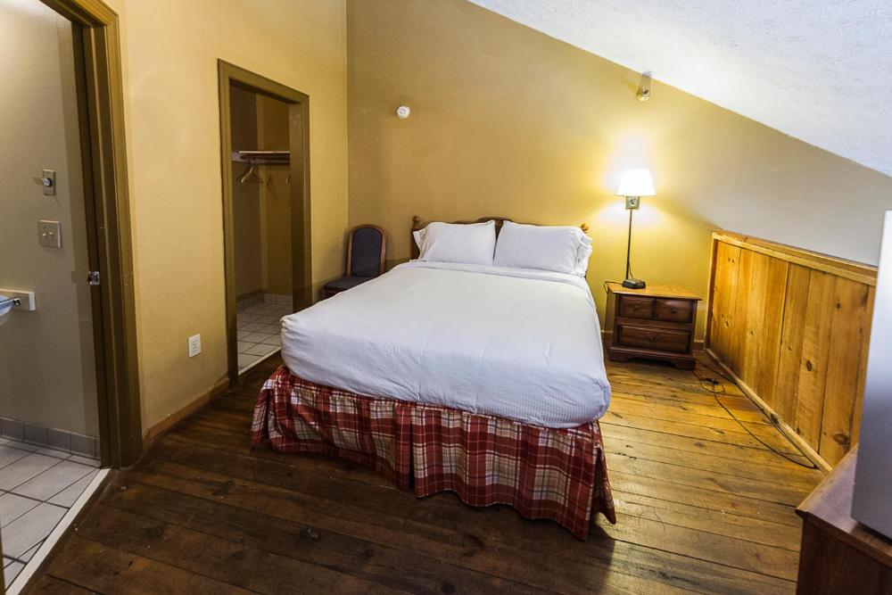 Jacuzzi Loft Suite interior
