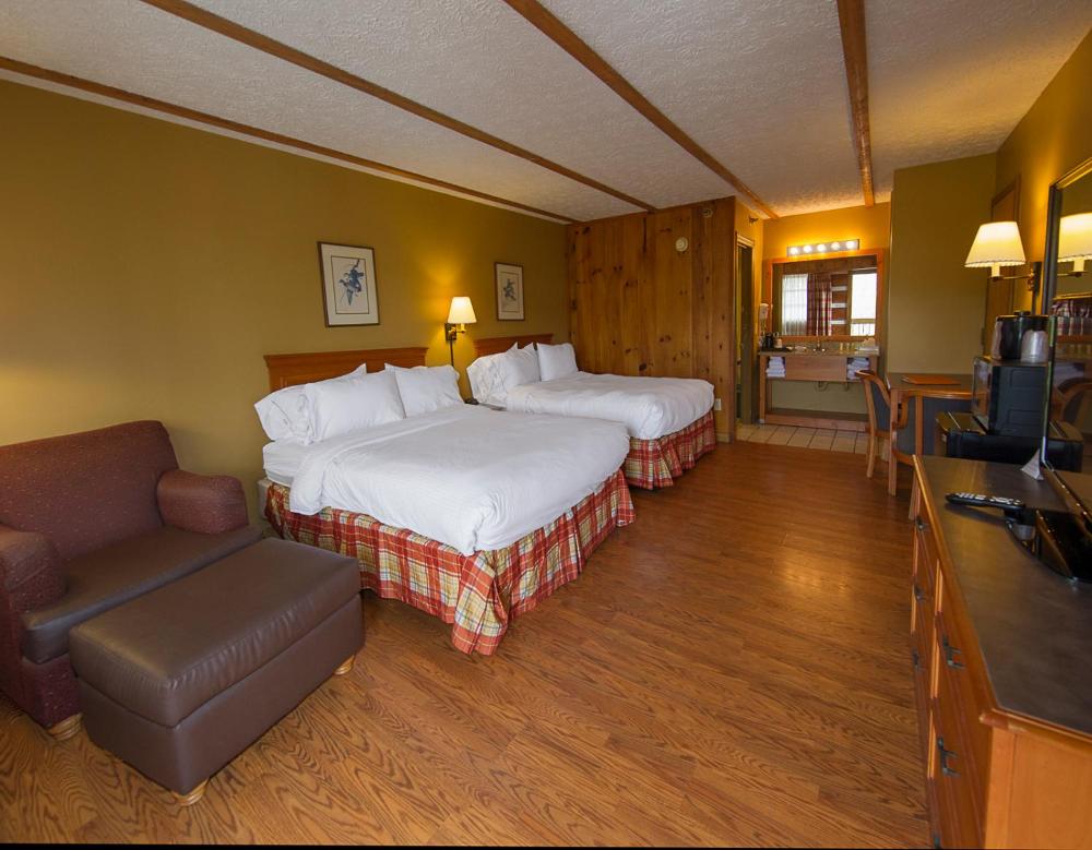 Queen Room with Two Queen Beds interior